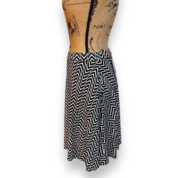 Cynthia Rowley Black and White Mini Skirt Chevron Pattern Women’s Size XS - Picture 3 of 6